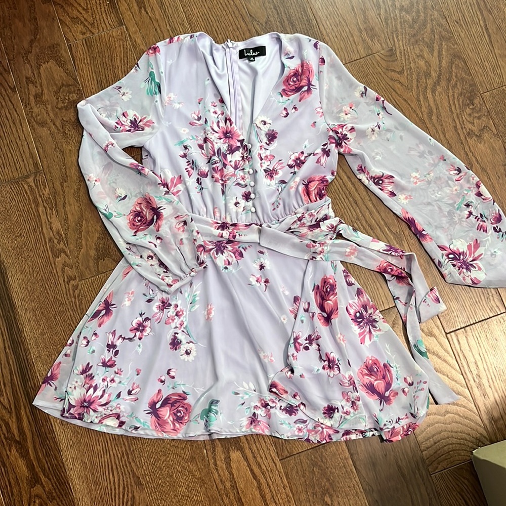 Lulus Lilac Floral Tis Waist V Neck dress